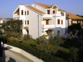 Turanj Apartment Sleeps 5