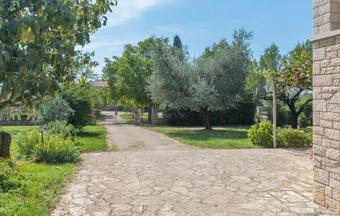 Hostal Apartment Complex Lindi