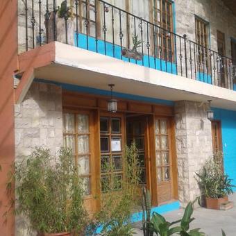 Hostal La Casa Aurora