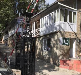 Lodge The Legacy - British Era Cottages