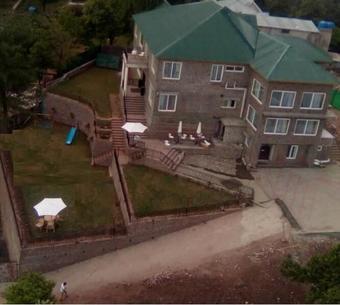 Hostal The Mont Calm