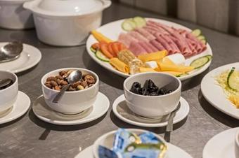 Desert Hills Glamping Camp