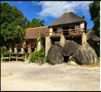 Hotel Makuzi Beach Lodge