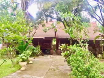 Hostal Anouxa Riverview Guesthouse