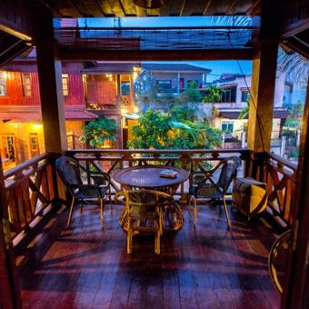 Hostal Zuela Guesthouse