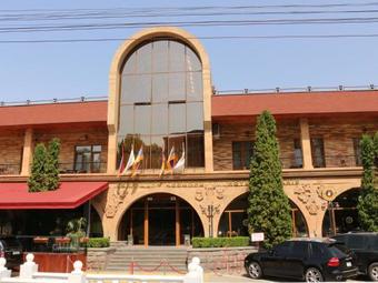 Kecharis Hotel And Resort