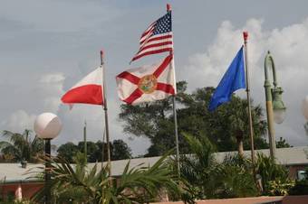 Lago Mar Motel And Apartments