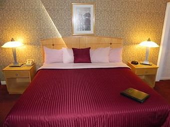 Hotel The Admiralty Inn & Suites