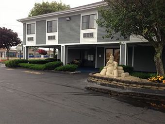 Hotel Ambassador Inn And Suites