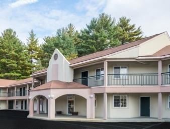 Hotel Howard Johnson Lenox