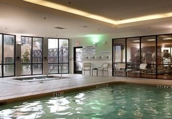 Hotel Courtyard Denton