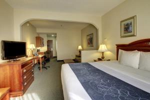 Hotel Comfort Suites Near Baylor University