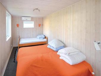 Three-bedroom Holiday Home In Allingabro