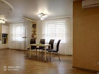 Apartment On Zhaloytskaga 35
