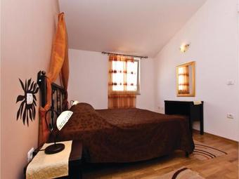 Four-bedroom Holiday Home In Golubovo