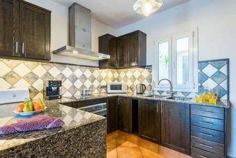 Cala Llonga Villa Sleeps 6 Pool Air Con Wifi