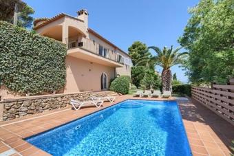Begur Villa Sleeps 6 Pool Wifi