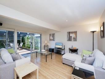 Sea Whispers @ Fingal Bay