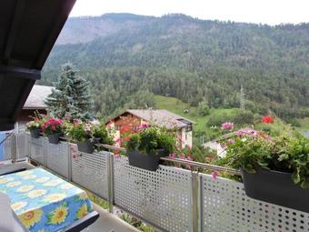 Spacious Apartment In Morel With Garden