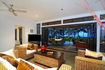 Bramston Beach - Luxury Holiday House