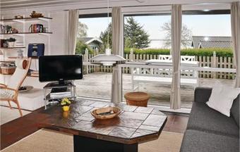 Three-bedroom Holiday Home In Ebberup