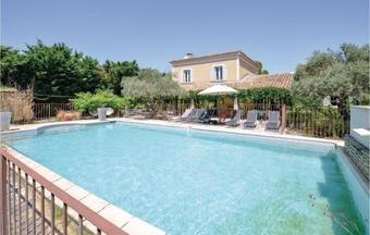 Six-bedroom Holiday Home In Cavaillon