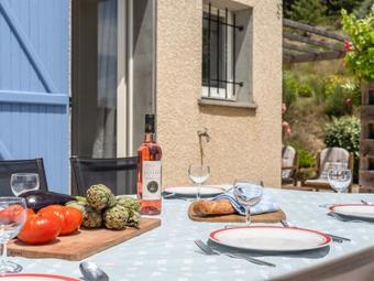 Modern Villa In Felines-minervois With Jacuzzi