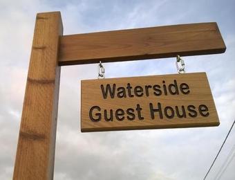 Hostal Waterside Guest House