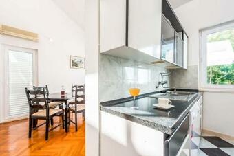 Mihatovici Villa Sleeps 8 Pool Air Con Wifi