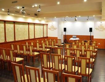 Liza Aqua & Conference Hotel �s Feh�r Ak�c Cs�rda
