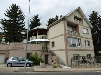 Belv�rosi Nemes Apartmanh�z Szeksz�rd