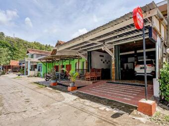Hostal Oyo 90051 Guest House Parangtritis