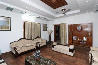Hotel Oyo 27055 Love Guest House