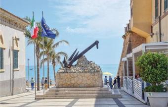 Two-bedroom Holiday Home In Marina Di Ragusa