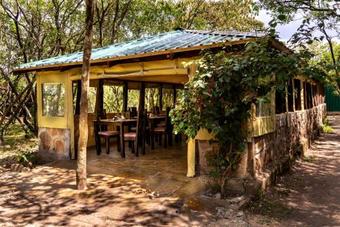 Lodge Mara Big Five Camp