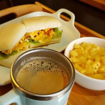 Hostal A Strange Day