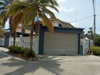 Hostal Oyo 90019 Homestay Muar