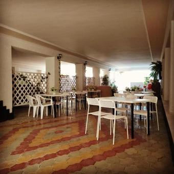 Hostal Guesthouse Valensiya