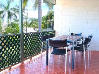 Hotel Cable Beachside Villas