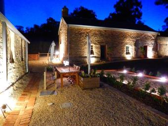 Bed & Breakfast Morialta Barns