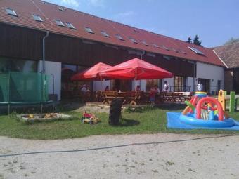 Hostal Penzion Van?veck� Dv?r