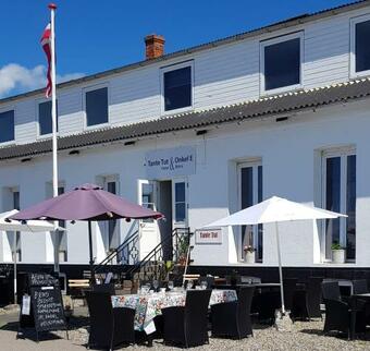 Hotel Tante Tut & Onkel E