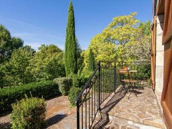 Cozy Cottage With Fenced Garden In Ayen