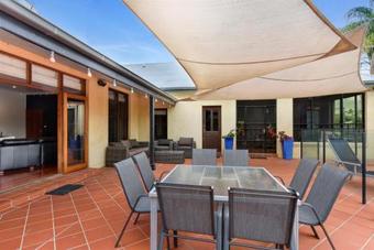 Barrington Park Country Manor And Estate W/ Pool, Tennis And Views