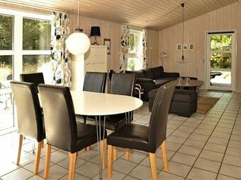 Three-bedroom Holiday Home In N�rre Nebel 5