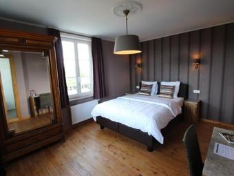 Heritage Castle In Bar-sur-seine Near River