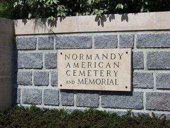 Spacious Holiday Home In Colleville-sur-mer Near Sea