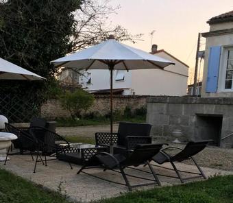 Hotel Logis Les Pigeons Blancs