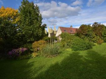 Quaint Holiday Home With Garden In Mezy-moulins France