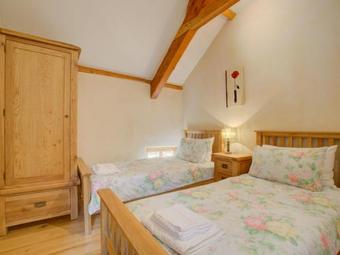 Modern Holiday Home In Bampton With Parking